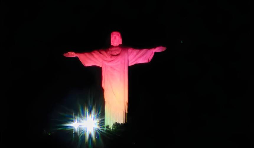Bicentenario: La tricolor boliviana se reflejó en el Cristo Redentor de Río de Janeiro 