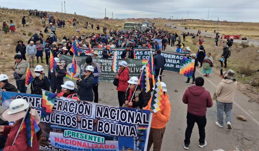 Sectores evistas parten desde Caracollo en la marcha contra el Gobierno