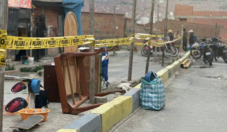 ”Nos hemos quedado sin casa”: Ocho familias de Bajo San Isidro fueron desalojadas ante riesgo de nuevo deslizamiento 