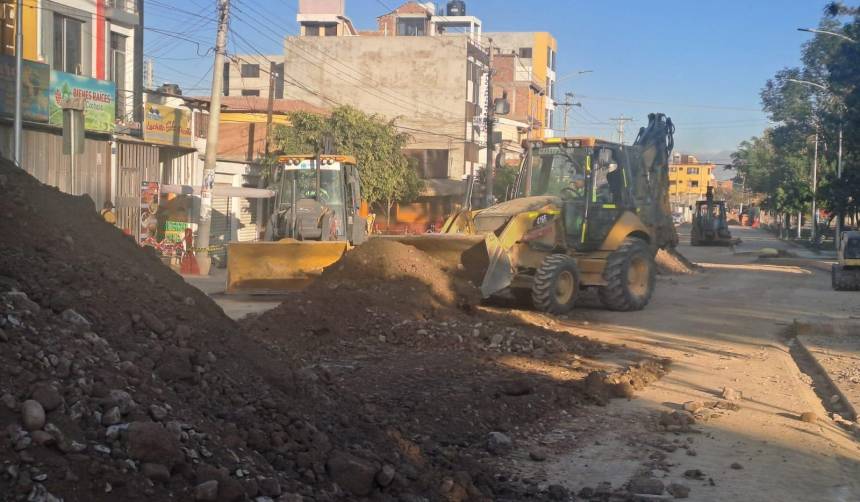 Paralizan trabajos de asfaltado en Cochabamba por la falta de dotación de diésel 