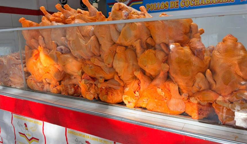 Baja el precio del kilo de pollo en algunos mercados de La Paz