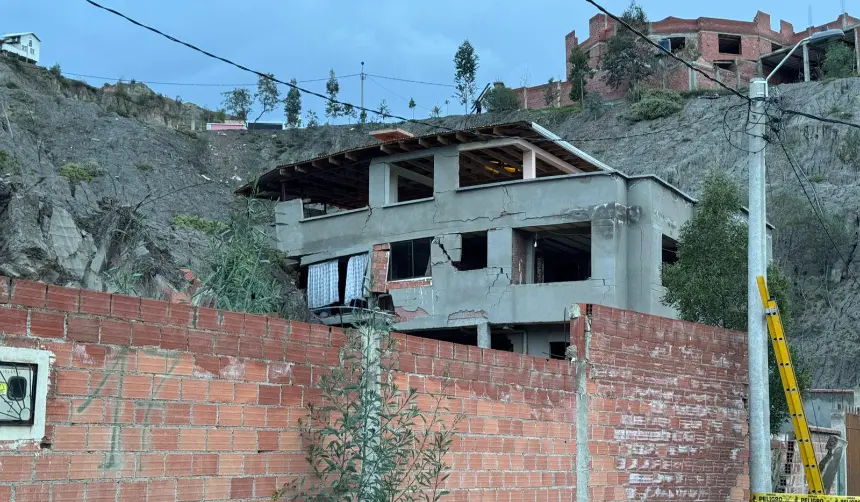 La Paz: Tres casas afectadas por deslizamiento en Las Retamas; sus ocupantes fueron desalojados, dice la Alcaldía