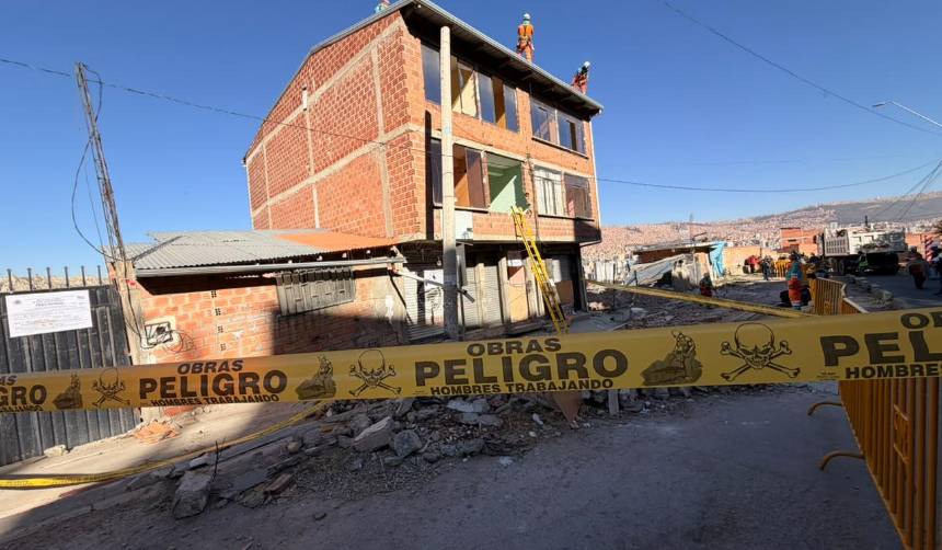 La Paz: Derrumbes y riesgo geológico obligan a demoler viviendas en la zona San Isidro