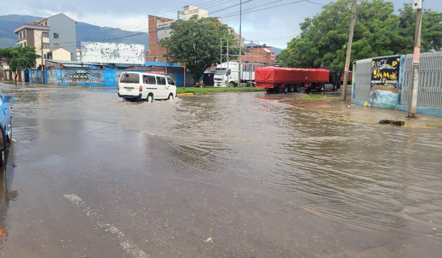 Tras intensas granizadas en Cochabamba se estima que las lluvias seguirán esta semana