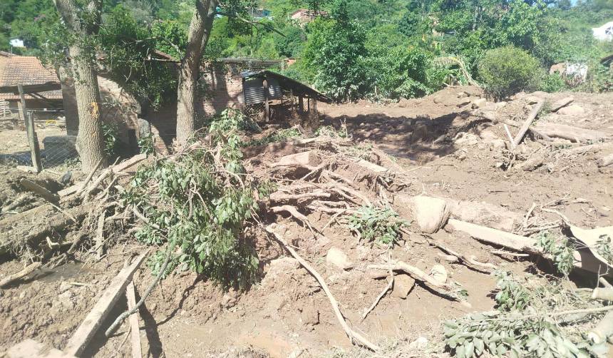 Achira: Inspeccionan zona donde inició riada y descartan chaqueos o derrumbe de presa 