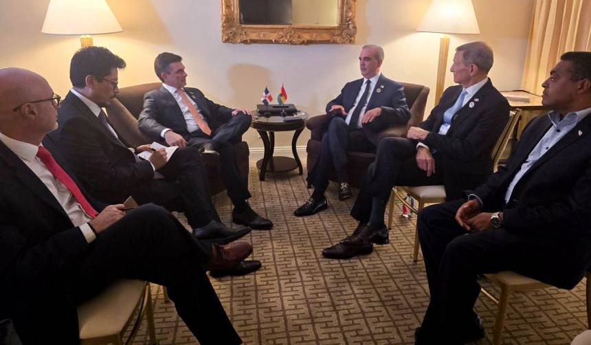 Rodrigo Paz mantiene reuniones bilaterales con presidentes latinoamericanos durante la Cumbre en EEUU