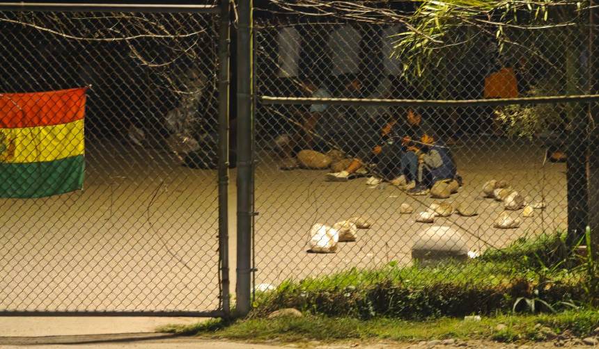 Tras apagón, cocaleros del trópico masifican bloqueos en la ruta Cochabamba - Santa Cruz