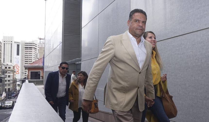 La Fiscalía investiga a Luis Revilla por el caso PumaKatari y un presunto daño al Estado de $us 2 millones