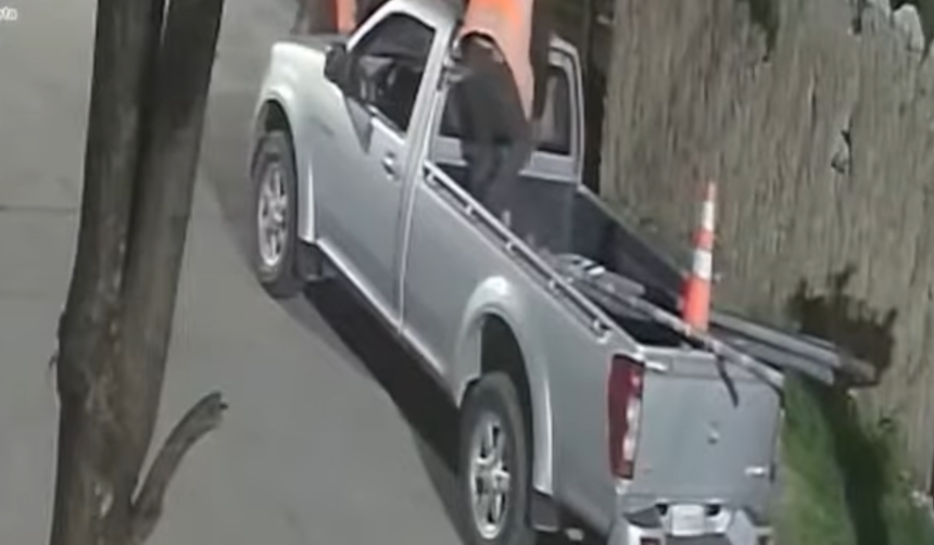 Cochabamba: Dos funcionarios de la Alcaldía serán destituidos tras ser acusados del robo de postes y señaléticas del municipio