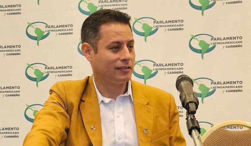 “El que tiene que resolver problemas con Lara es Lara”: Ministro Lupo dice que “preocupa” la desaprobación del vicepresidente