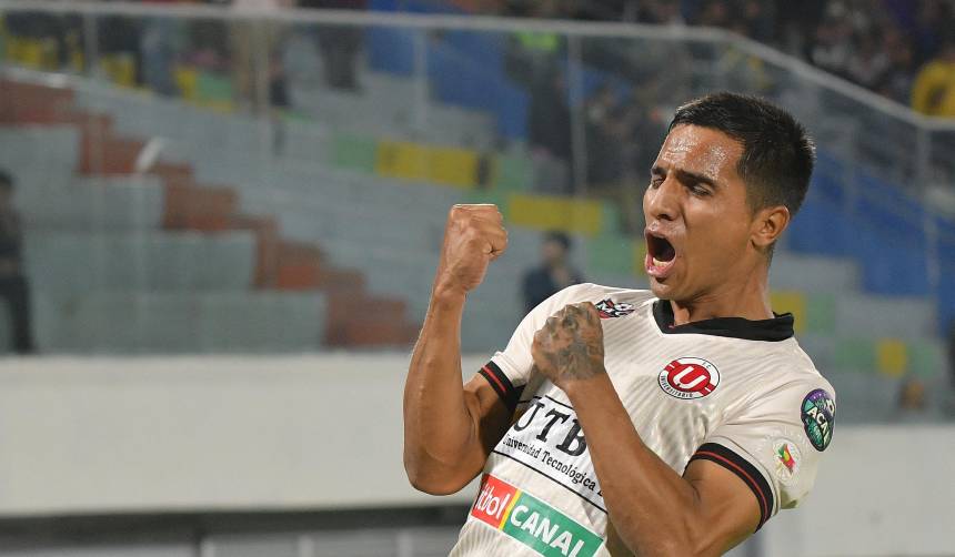 Universitario golea a San José en casa (4-0)