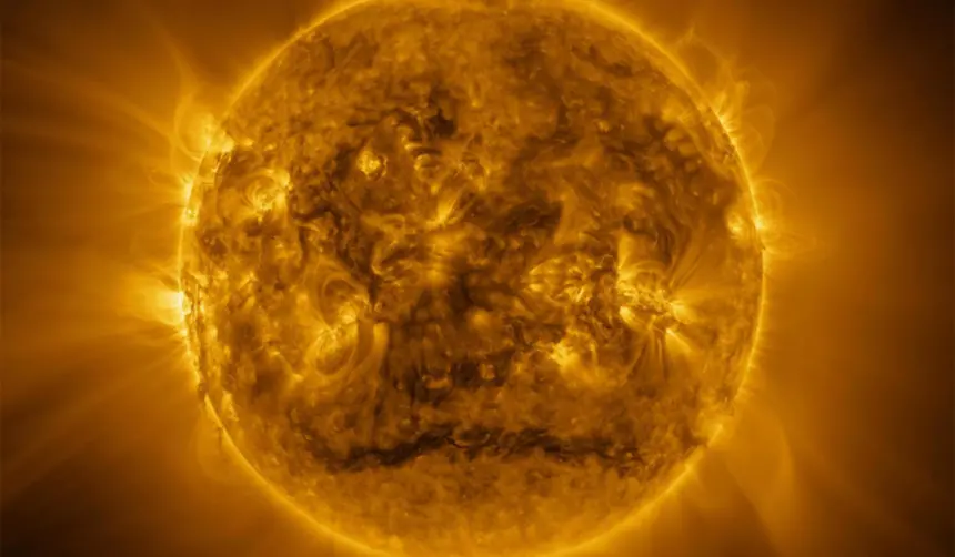 Una tormenta solar “severa” golpea hasta este jueves el campo magnético de la Tierra