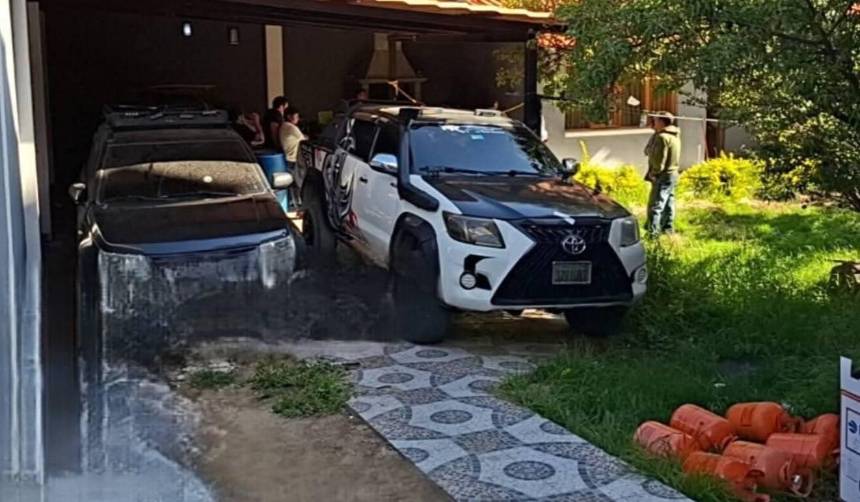 Denuncian que policías hallados con droga usaban la camioneta de un hombre asesinado