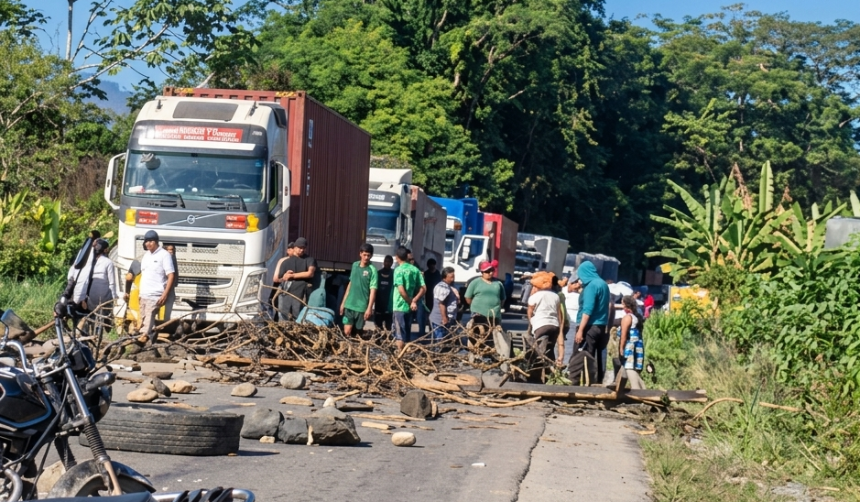 Pobladores de Cristal Mayu levantan el bloqueo de la carretera Cochabamba-Santa Cruz