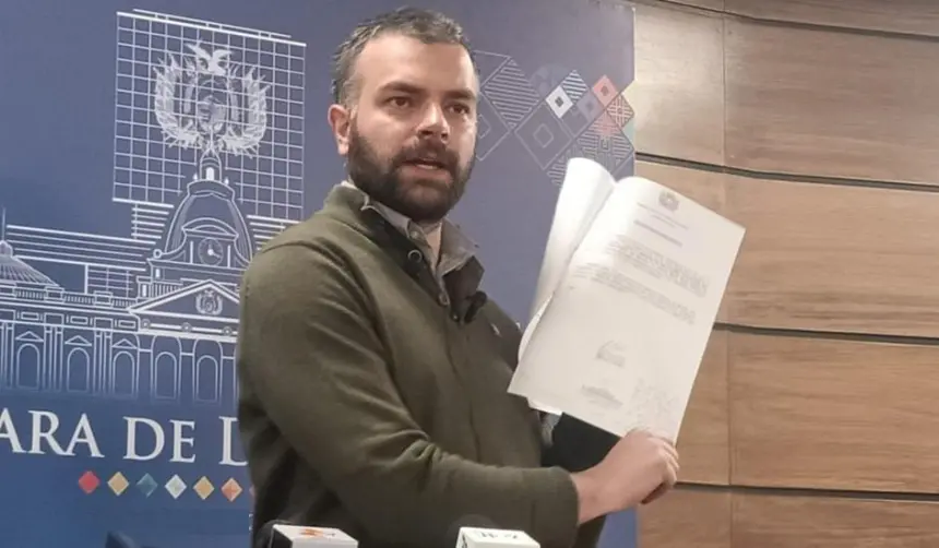 Ante investigación internacional, senador advierte injerencia rusa y pide depurar instituciones estatales