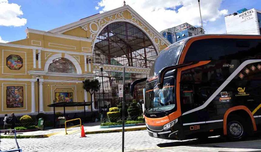 La Paz: Restablecen salidas desde la terminal hacia Cochabamba y Santa Cruz tras bloqueo por combustible 