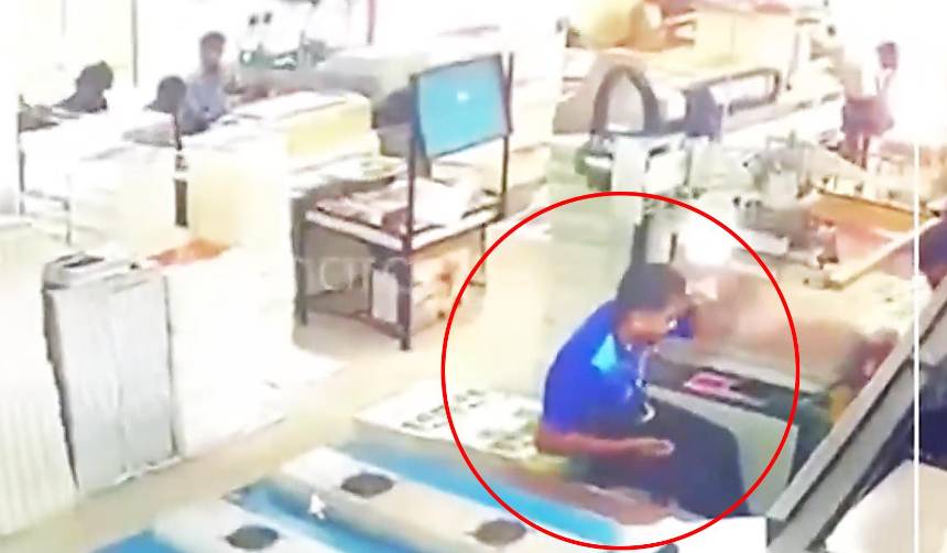 Imágenes fuertes: Joven muere tras quedar con la cabeza enganchada en una imprenta
