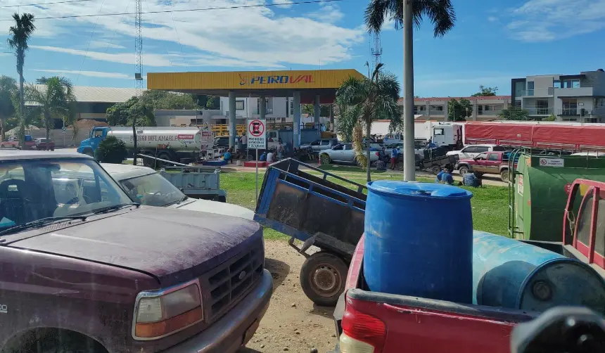 Mercado negro de diésel: Productores alertan que revendedores acuden a los surtidores de provincias