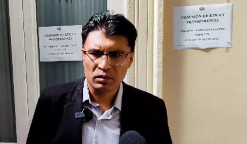 Piden su expulsión del Senado: Comisión de Ética admite denuncia contra Nilton Condori por respaldar los bloqueos