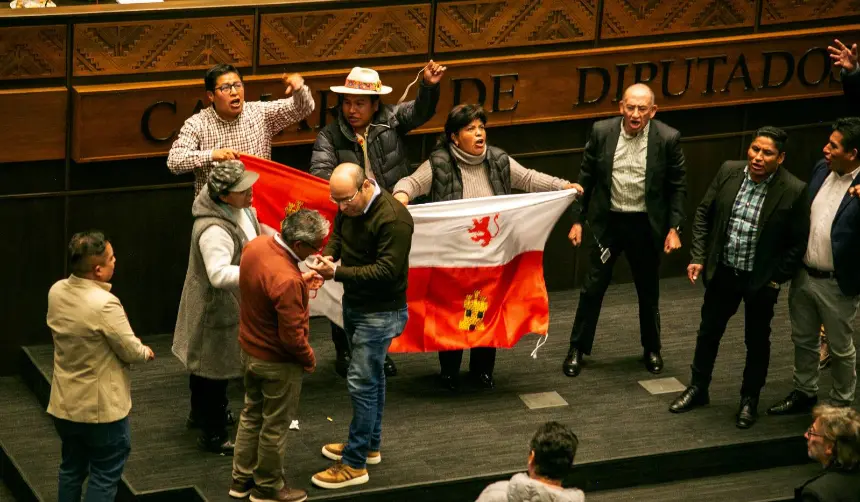“El litio no se regala”: Presidente de Diputados ordena cuarto intermedio en sesión ante protesta en rechazo a contrato 
