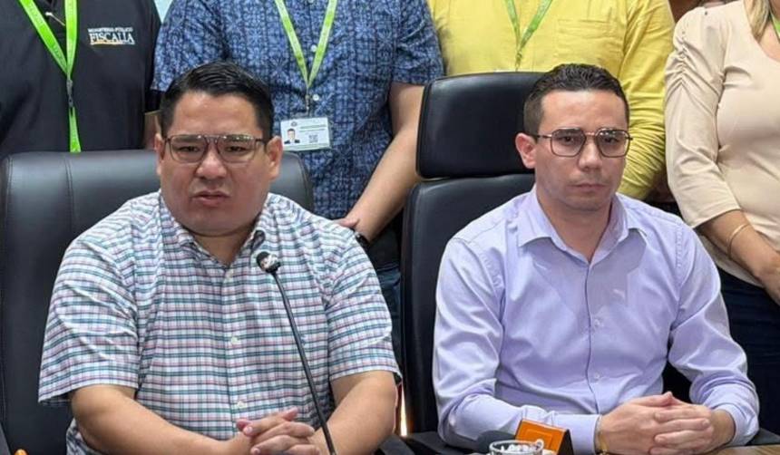Mariaca guarda silencio y Zeballos declara ante un fiscal, ambos esperan ser puestos ante un juez 
