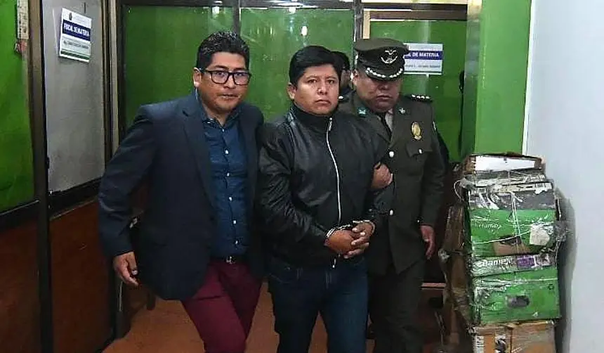 Exlíder de la COB pasó la noche en dependencias policiales a la espera de la cautelar; la Fiscalía pide su detención preventiva 