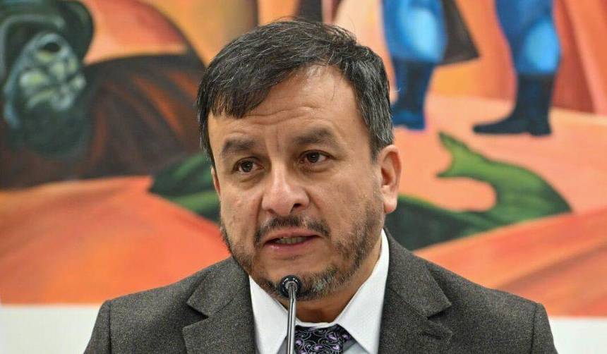 El exministro Medinaceli publica carta para defenderse en libertad y luego la borra; le responden que es cínico