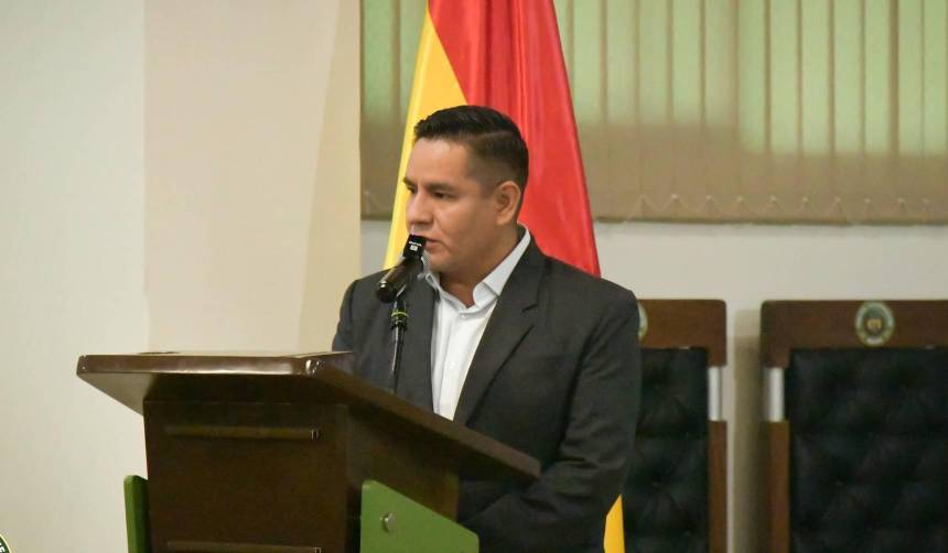 Edwin Almendras se incorpora como magistrado del Tribunal Agroambiental en reemplazo del fallecido Víctor Hugo Claure