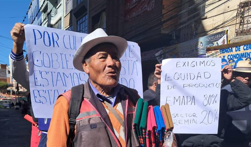 “Bolivia se está muriendo”: Al son de una marcha fúnebre, las tiendas de abarrotes cierran este viernes en La Paz por la crisis