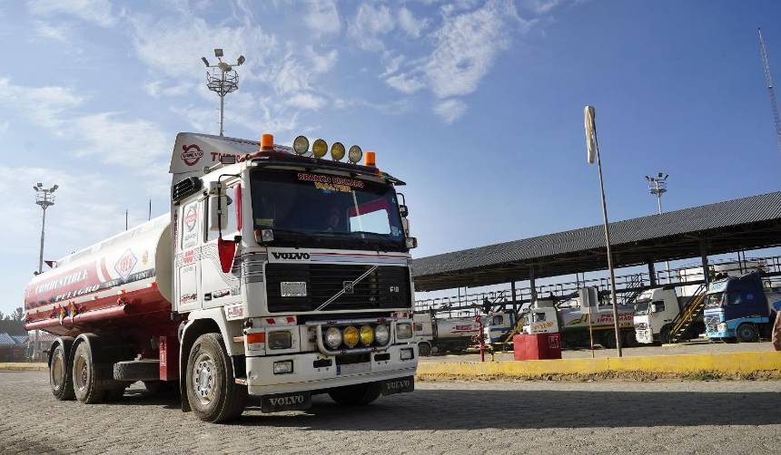 Transporte y comercialización de combustible se normalizará de forma paulatina, señala Ministerio de Hidrocarburos