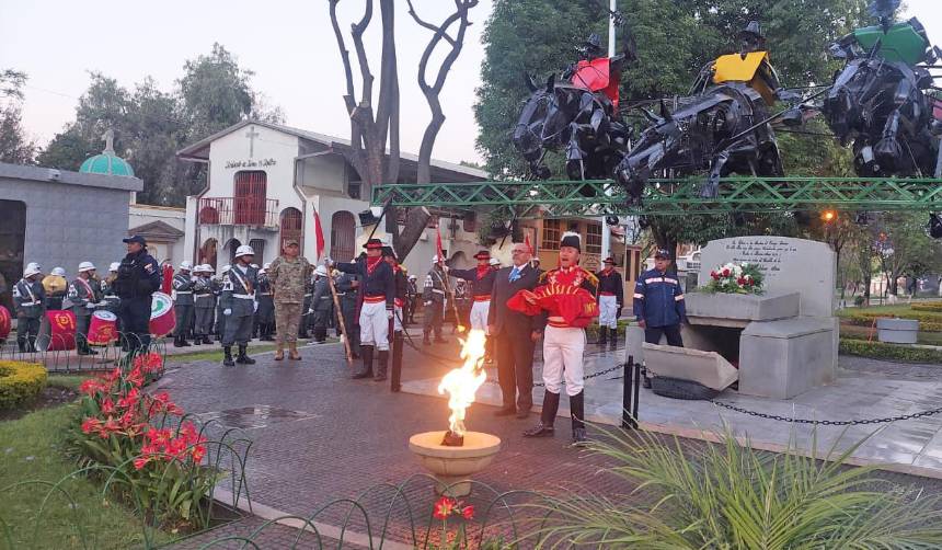 Con el traslado de los restos del héroe Esteban Arze se inician actos protocolares por la efeméride de Cochabamba