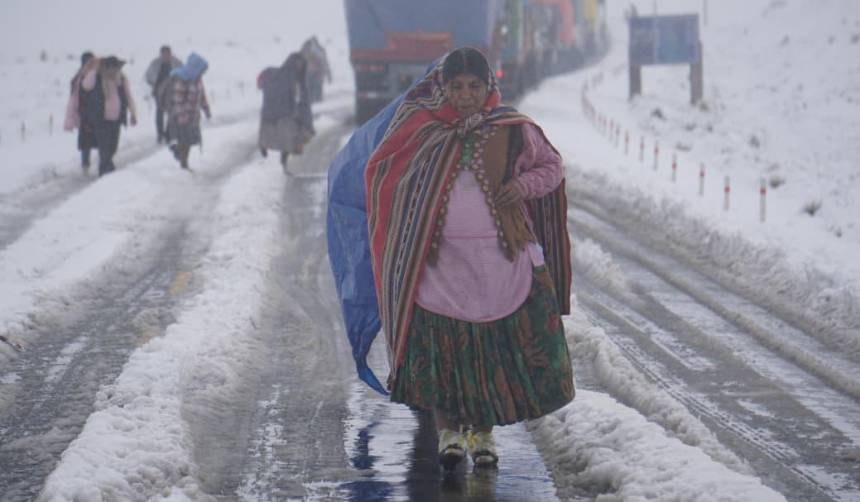 Atrapados por la nevada en La Paz: viajeros piden ayuda a las autoridades