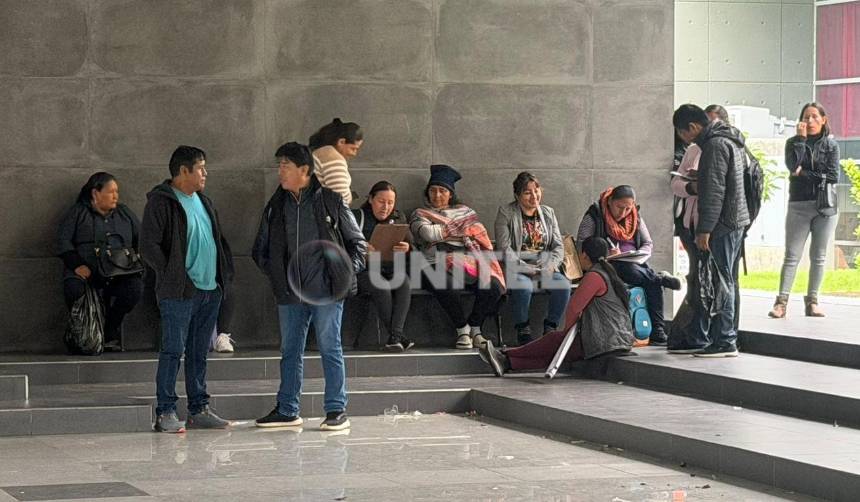 Caso Mutualista: Comerciantes mantienen vigilia en el ingreso de la Quinta Municipal