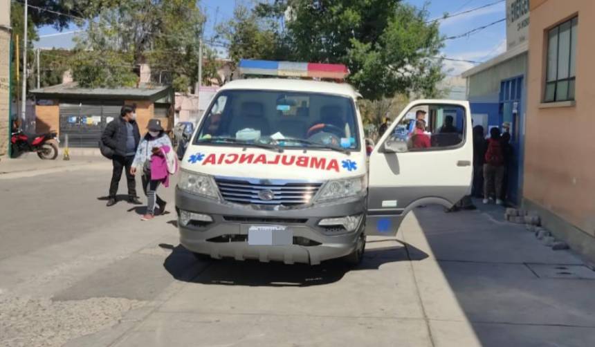 Médicos retiran un cuchillo incrustado en la cabeza de un joven de 20 años en La Paz 