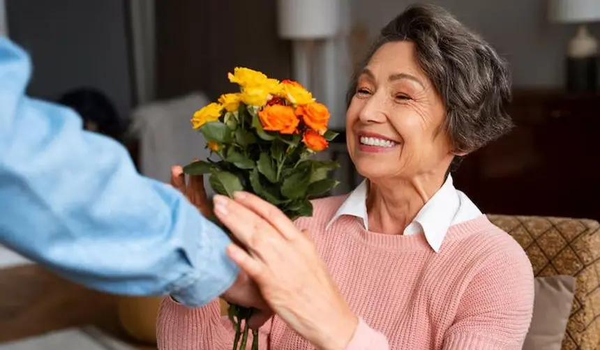 El caballero de las flores: Un hombre que conquista corazones con un gesto de bondad