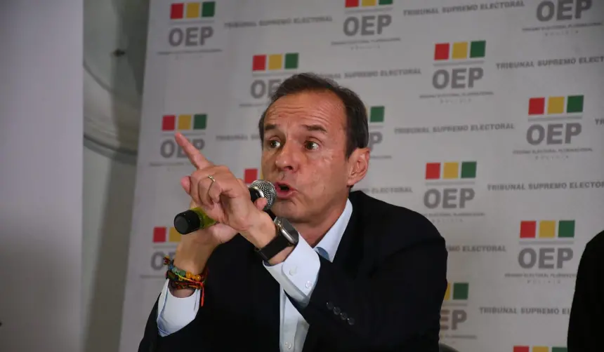 “Es la cruda realidad”, dice Tuto sobre decrecimiento de Bolivia y promete dólares para terminar con “las filas”