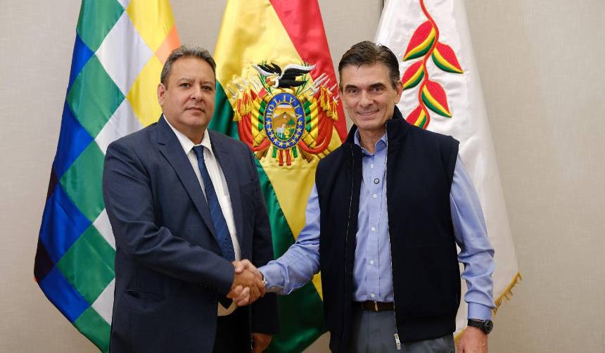 Sebastián Daroca es posesionado como presidente interino de YPFB 