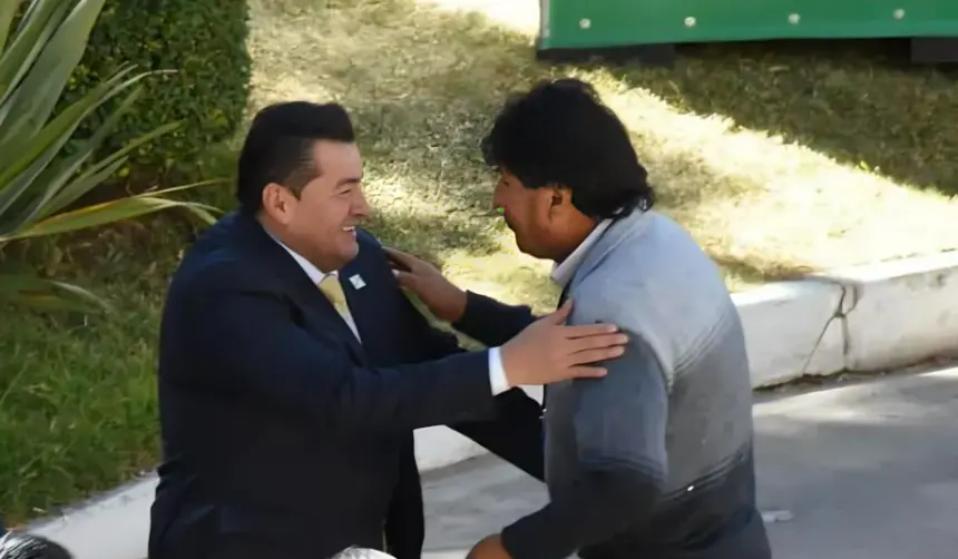 Jhonny dice que habló por teléfono con Evo “de varios temas políticos” 