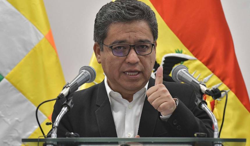 Gobierno denuncia que Montaño “usurpa funciones” al declararse fiscal general y señala que “será detenido”