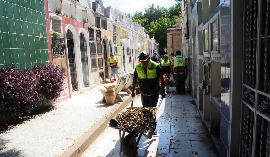 Todos Santos: Conozca los horarios y restricciones para las visitas a cementerios