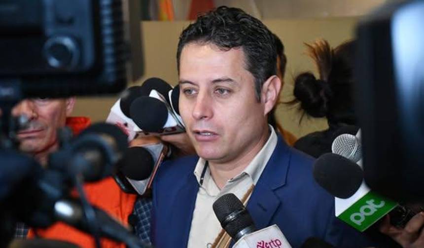 “La Policía llega tarde y solo recoge cadáveres”: Lara apunta a los patrullajes ante la ola de violencia en Santa Cruz