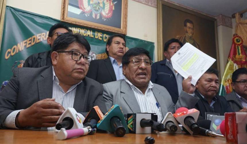 Transportistas de La Paz plantearán paro nacional en ampliado de choferes por la calidad del combustible