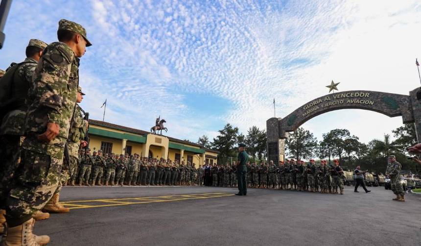 Comienza despliegue de militares a fronteras paraguayas para combatir el crimen organizado