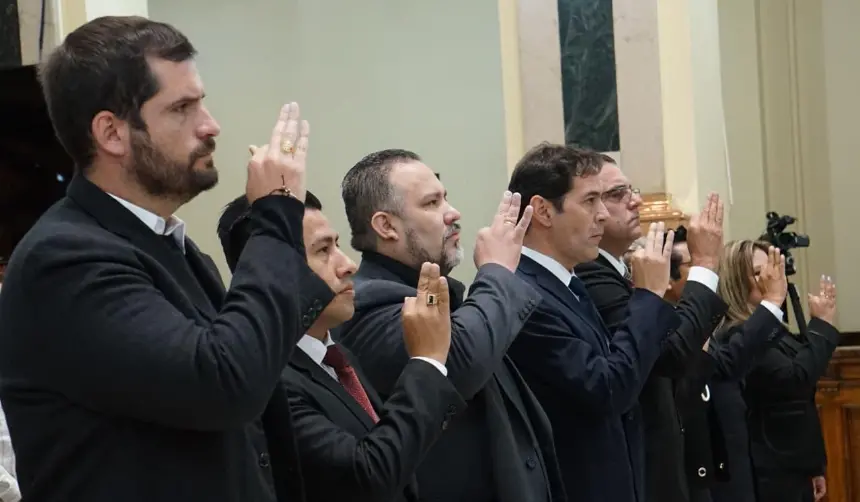 Posesionan a nuevos vocales del TSE que asumen con el reto de enfilar las subnacionales