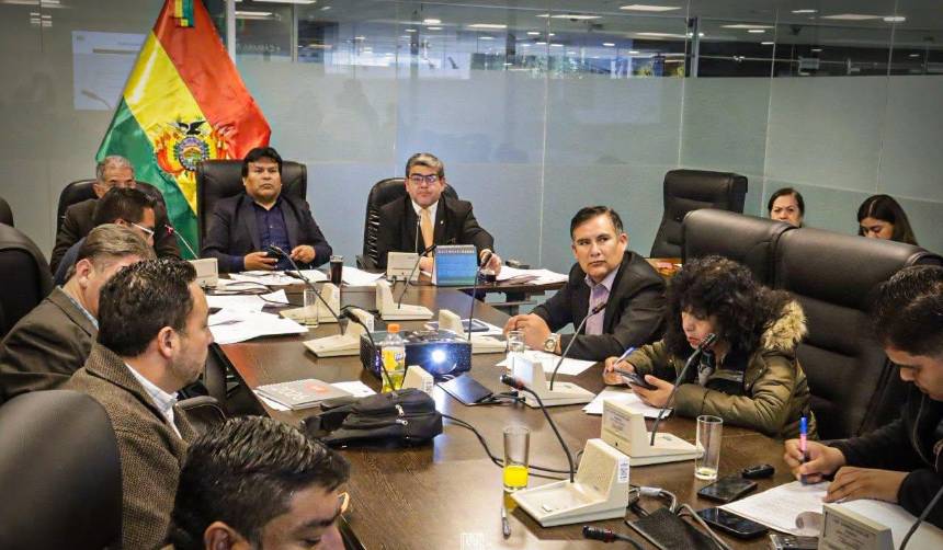 Comisión de Diputados aprueba tres créditos para el teleférico, alumbrado público y cosecha de agua