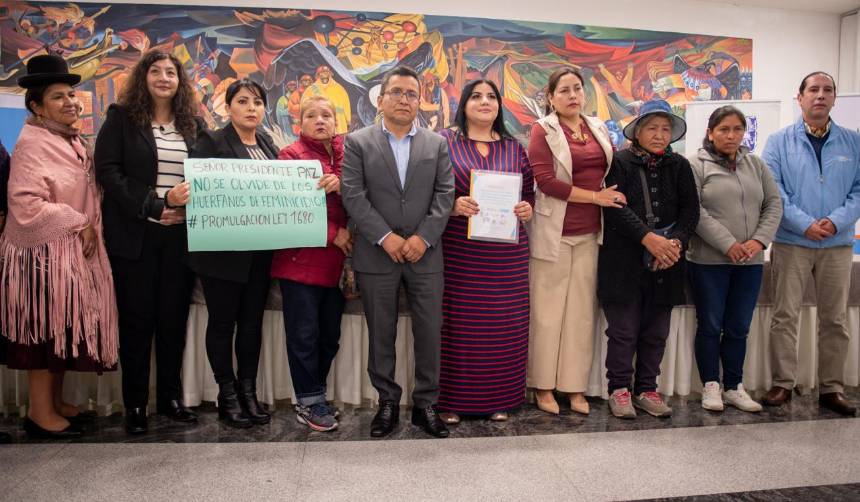 Apoyo económico y alimentos: Presentan el reglamento de la ley que protege a los huérfanos de víctimas de feminicidio y urgen a Paz aprobarlo 