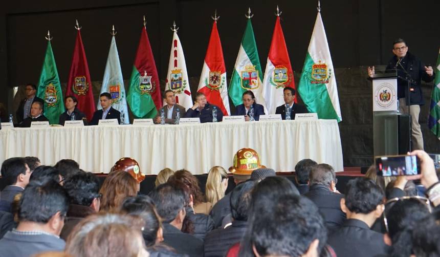 Paz: “Todos estamos de acuerdo en crear leyes para modernizar Bolivia, no son privatizadoras”