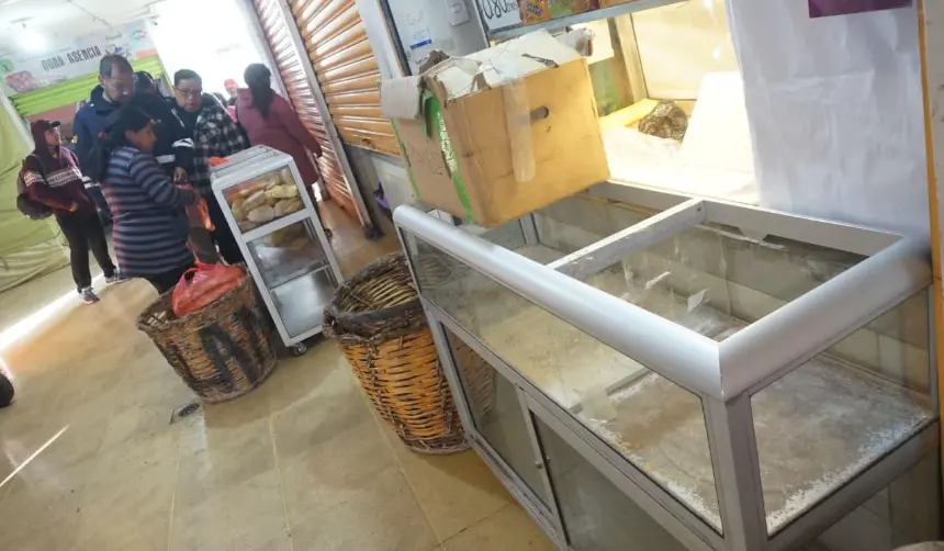 Falta marraqueta por el paro de panificadores y no hay combustibles hace más de seis días en La Paz