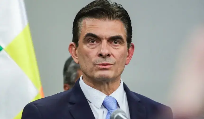 Gobierno enfrenta renuncias en Cultura y Educación: se alejaron dos viceministros y el director de Secundaria en tres días