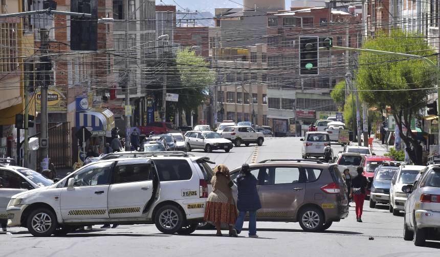 Transporte Libre de La Paz anuncia paro indefinido desde este miércoles por los problemas con la gasolina